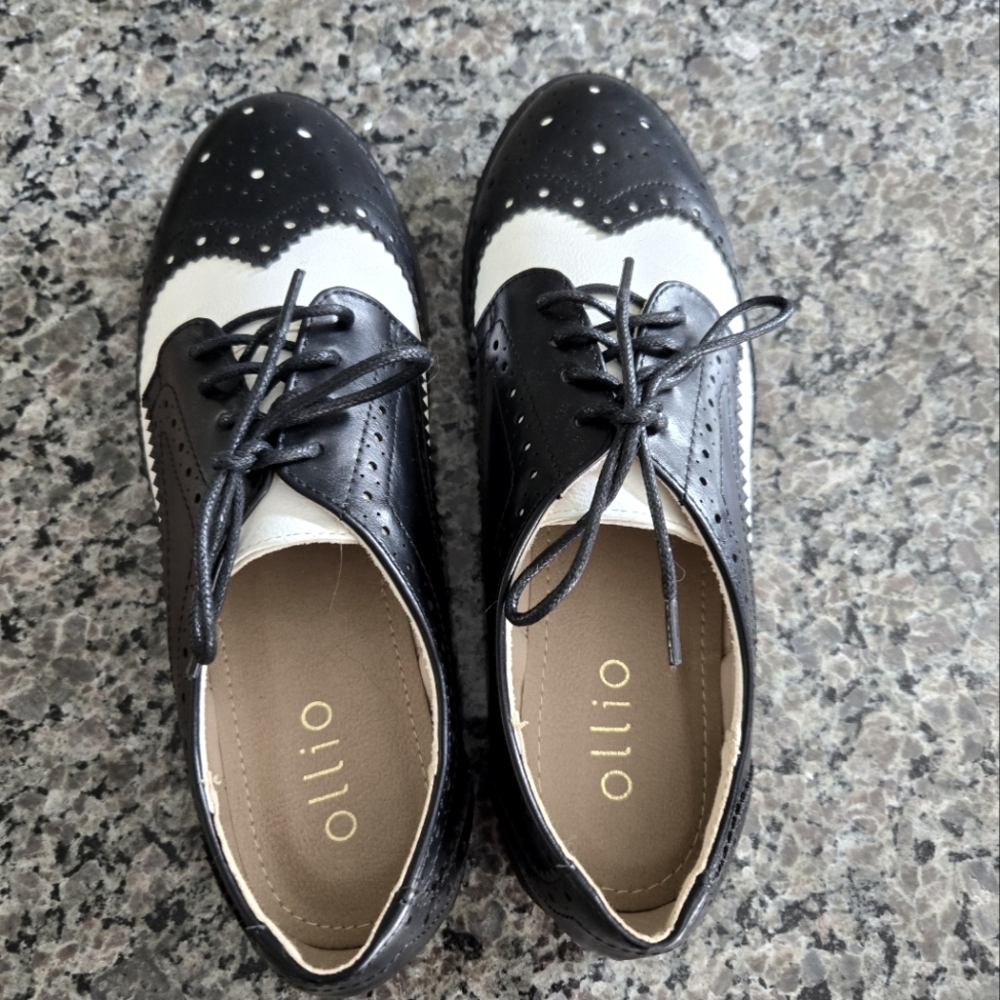 Wingtip shoes